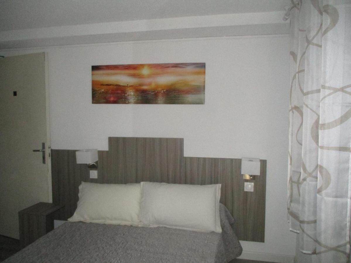 Hotel Du Commerce Pont-Saint-Esprit Bagian luar foto